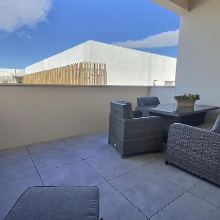 Spacieux Et Moderne Dans Apartment